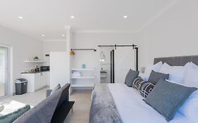 34.4 Degrees South Studio Apartment